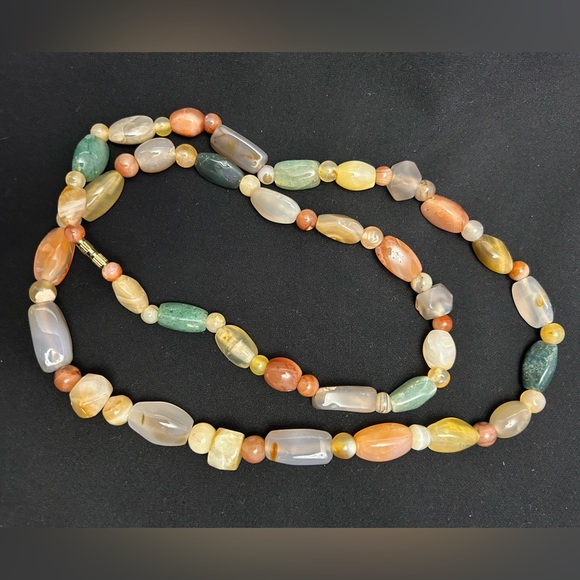 BEAUTIFUL NATURAL STONE MIXED AGATE NECKLACE - Picture 1 of 7